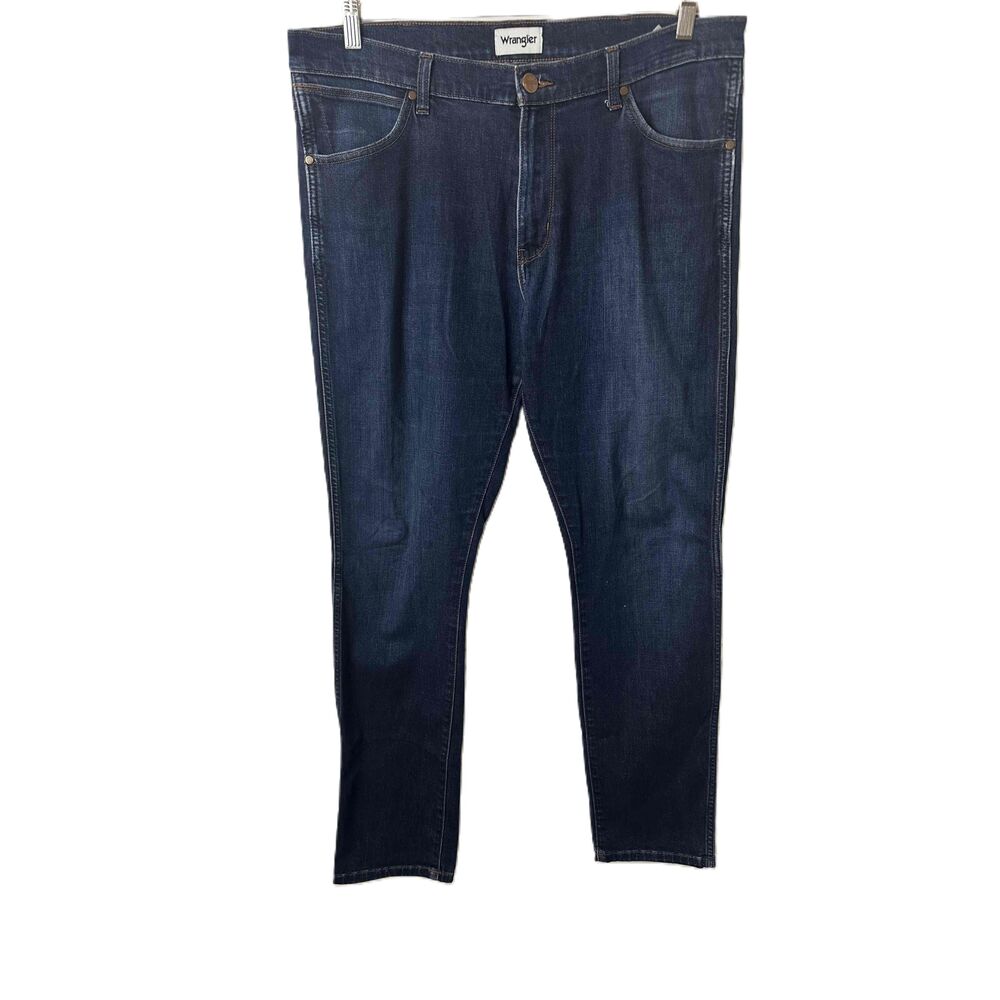 Wrangler Jeans Mens Size 36x34 Blue Straight Dark Wash 5 Pocket Leather Patch